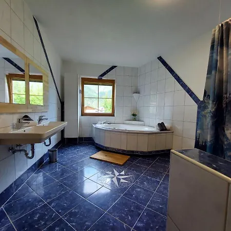 Daire Mandla's Hoamat